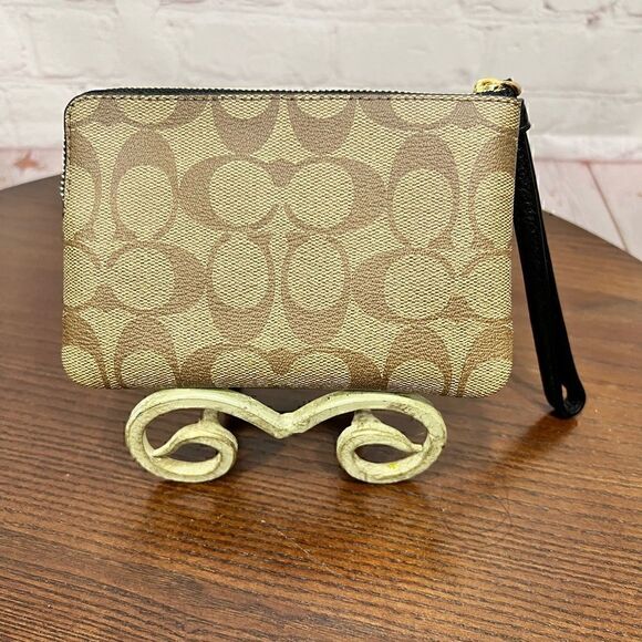 Coach X Jean Michel Basquiat Corner Zip Wristlet In Signature Canvas limited NWT - Picture 2 of 9